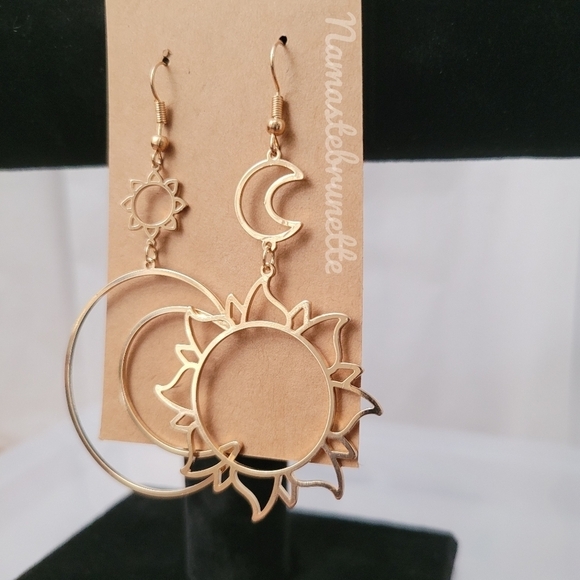 Metal Asymmetrical Golden Sun & Moon Dangle Drop Earrings - Picture 11 of 17